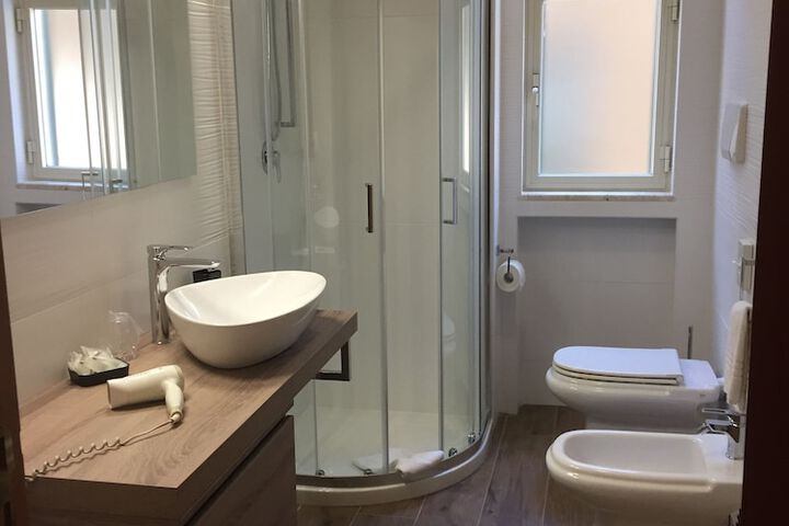 Room 9 of 13