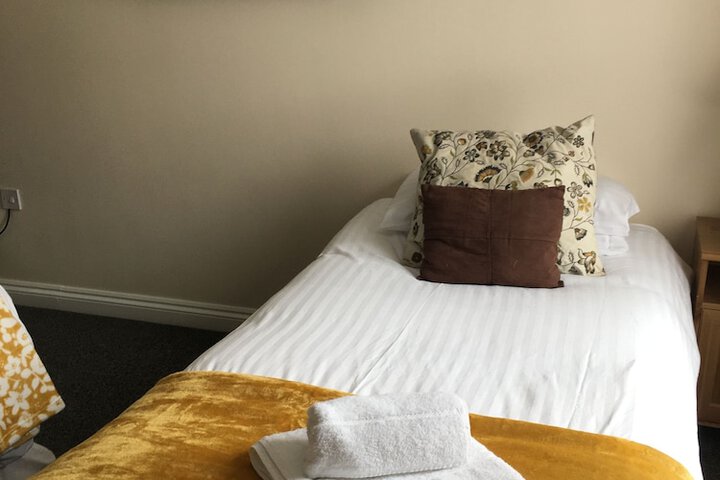 Room 9 of 28