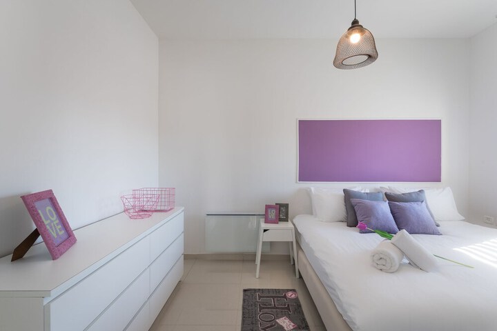 Room 9 of 33