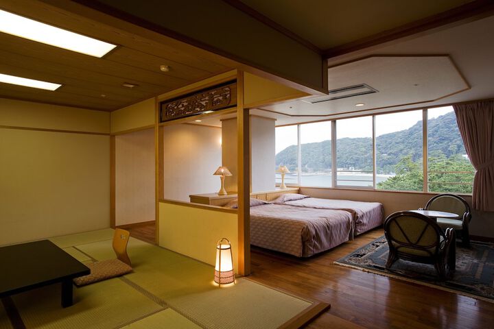 Room 6 of 49