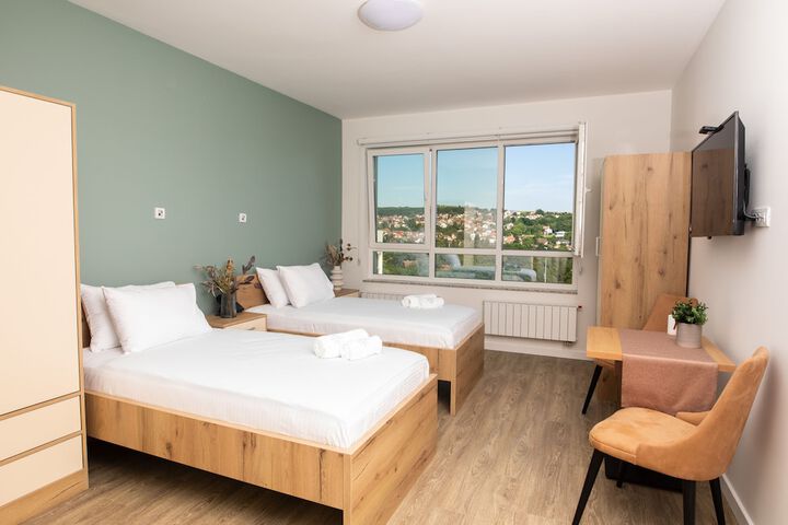 Room 4 of 27