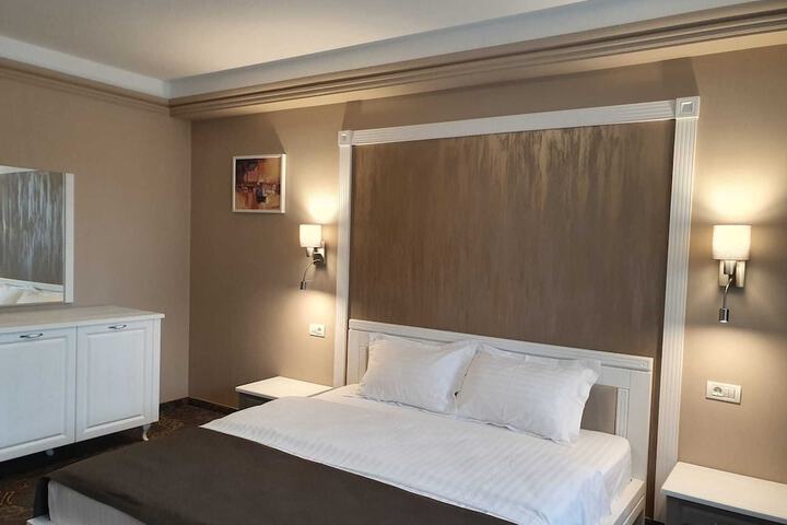 Room 11 of 43