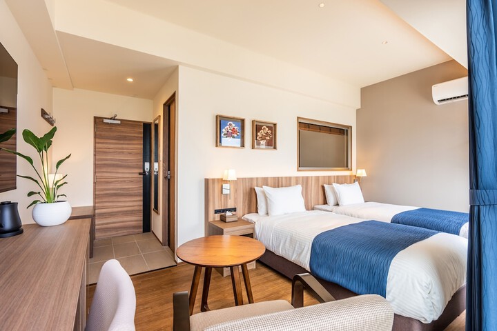Room 8 of 30