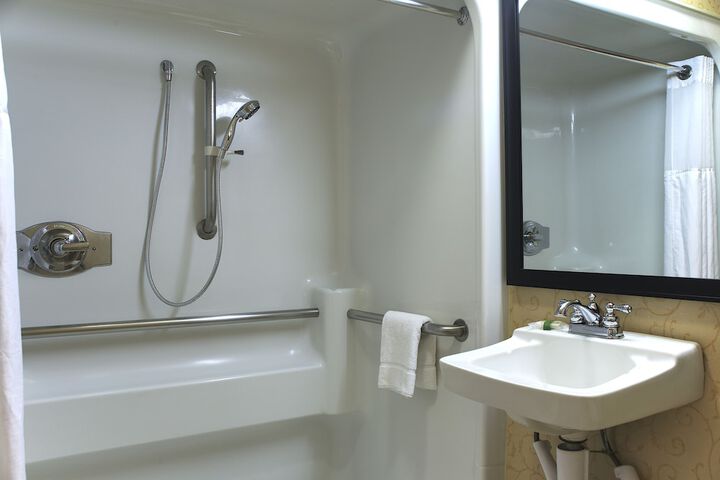 Room 15 of 28