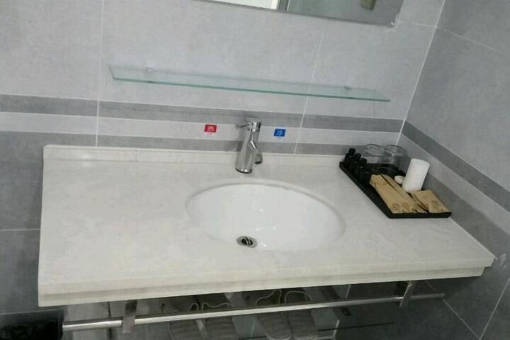 Room 139 of 142