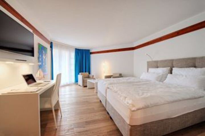 Room 10 of 29