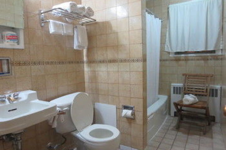 Room 3 of 16