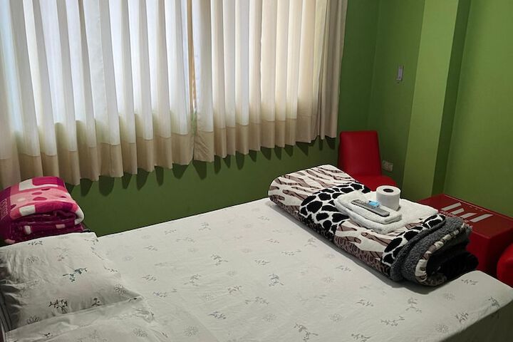 Room 5 of 6