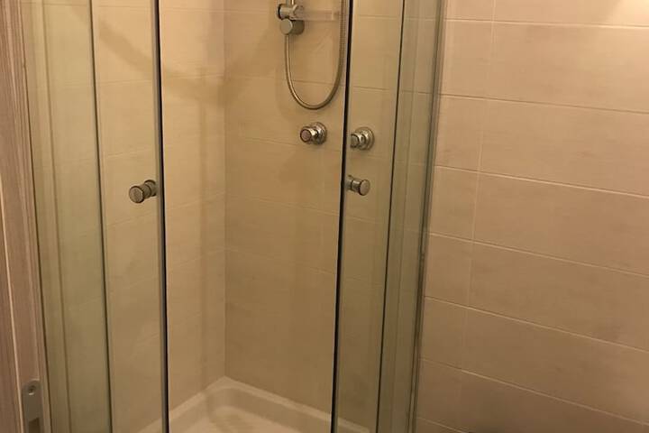 Room 21 of 57