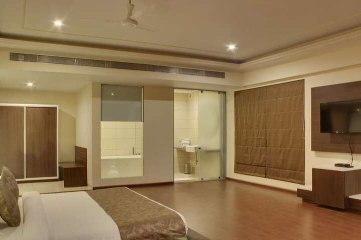 Room 6 of 19