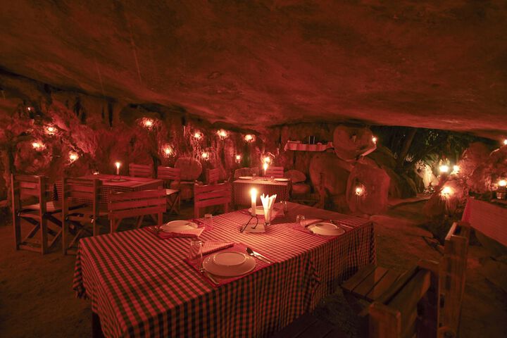Dining 22 of 63