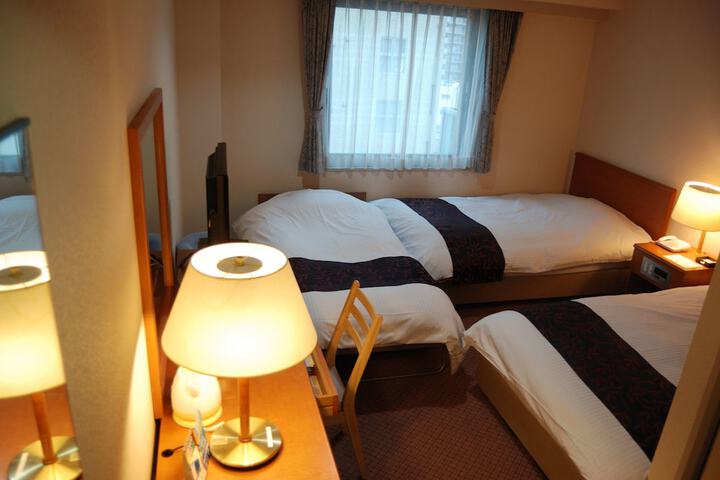Room 4 of 27