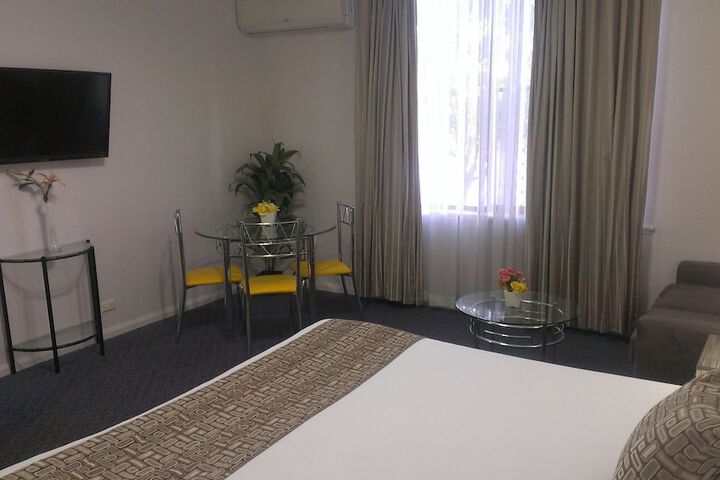 Room 3 of 38