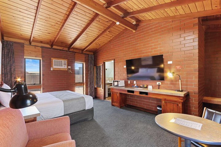 Room 6 of 27