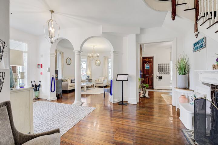 Hotel Interior 4 of 282