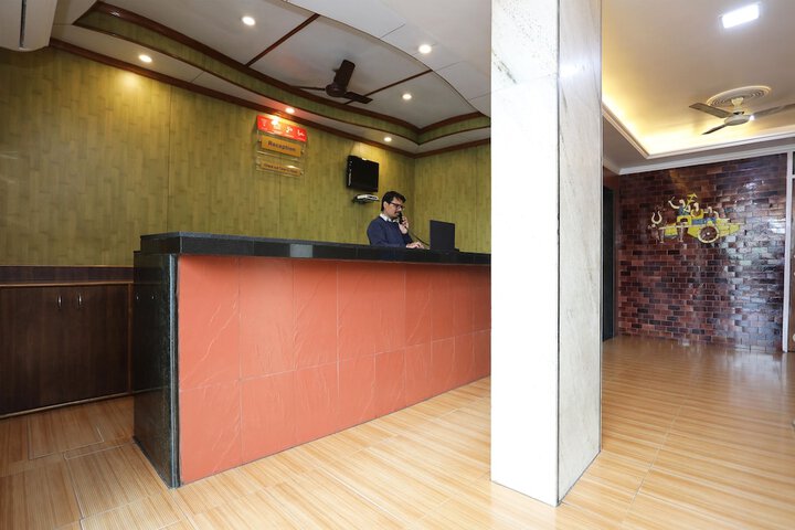 OYO 30068 HOTEL KESAR PALACE