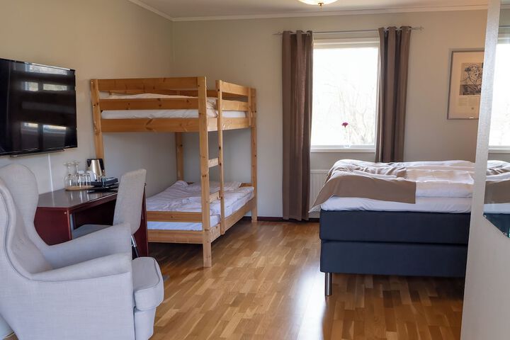 Room 11 of 28