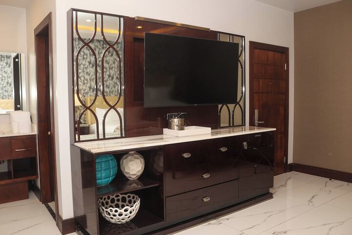 Double Deluxe King Bed (10 of 15)