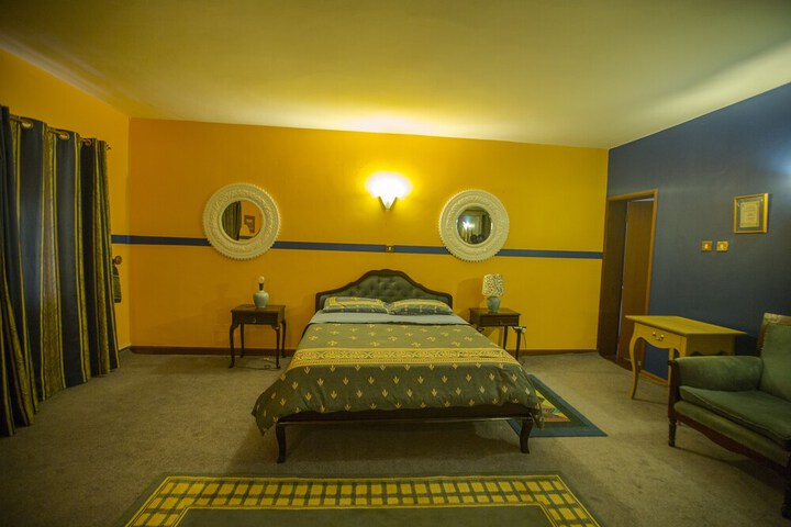 Room 12 of 34