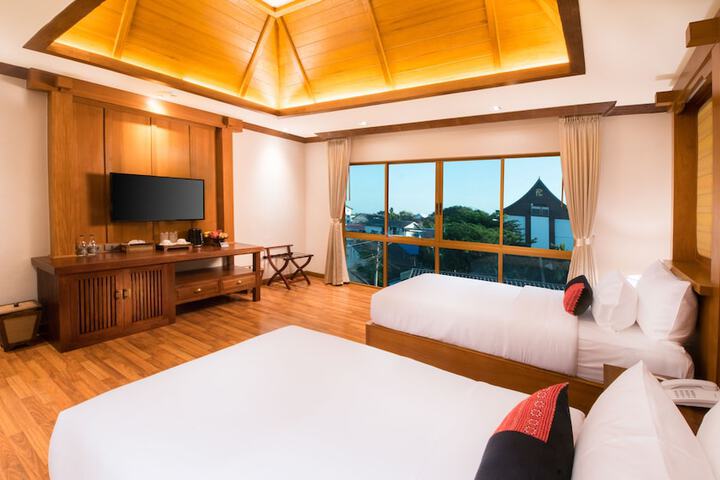 Room 6 of 112