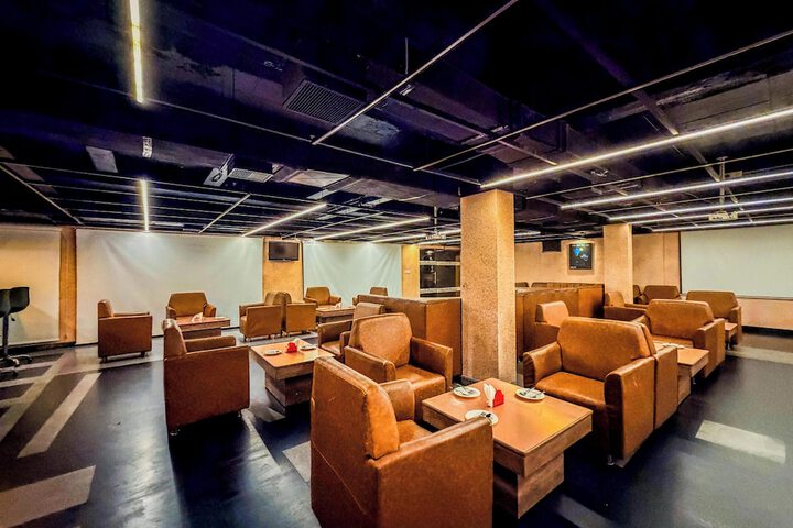 Lounge 43 of 55