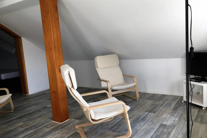 Room 2 of 16