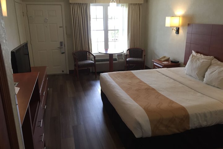 1 King Bed (6 of 16)
