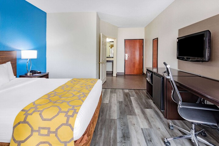 1 King Bed (7 of 12)