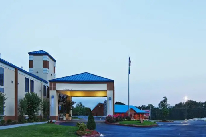 Photo of Holiday Inn Express Tahlequah