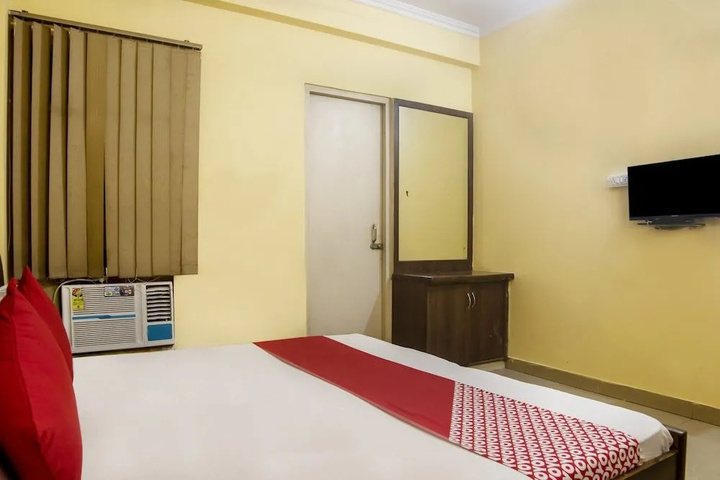 Room 5 of 10