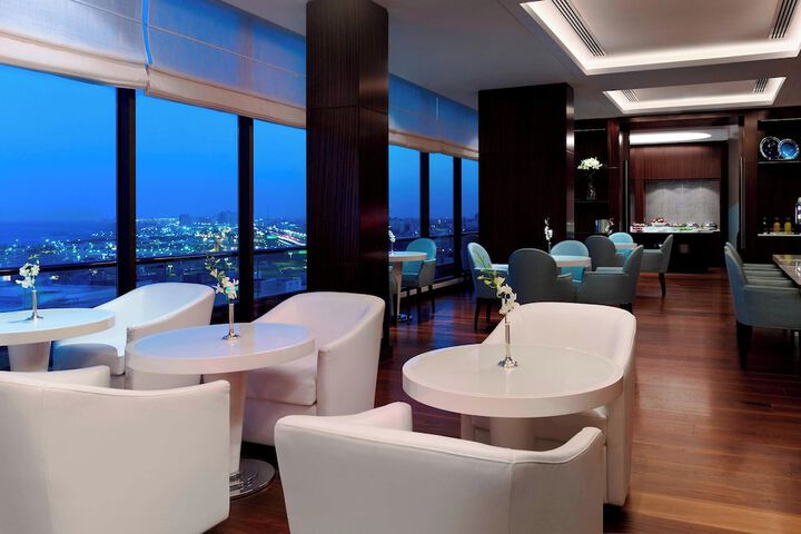 Lounge 83 of 103