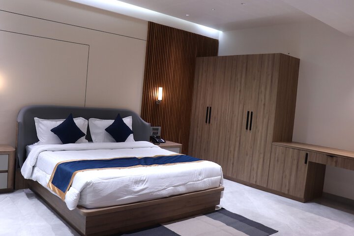 Room 12 of 24