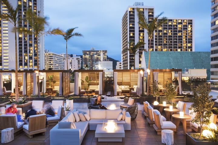 Poolside bar
