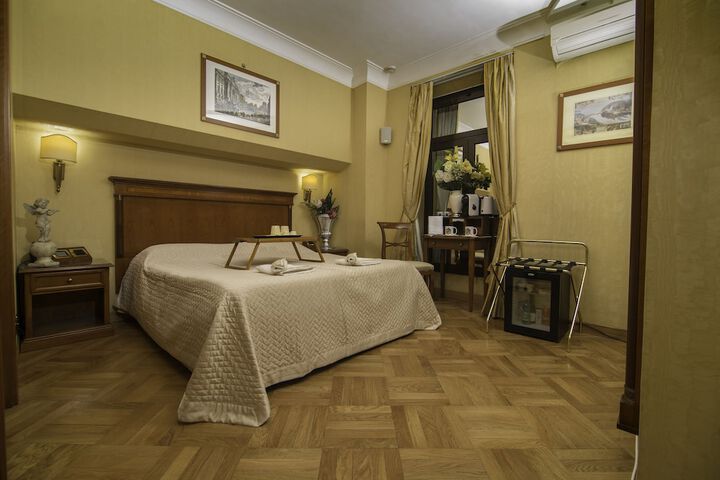 Room 6 of 29