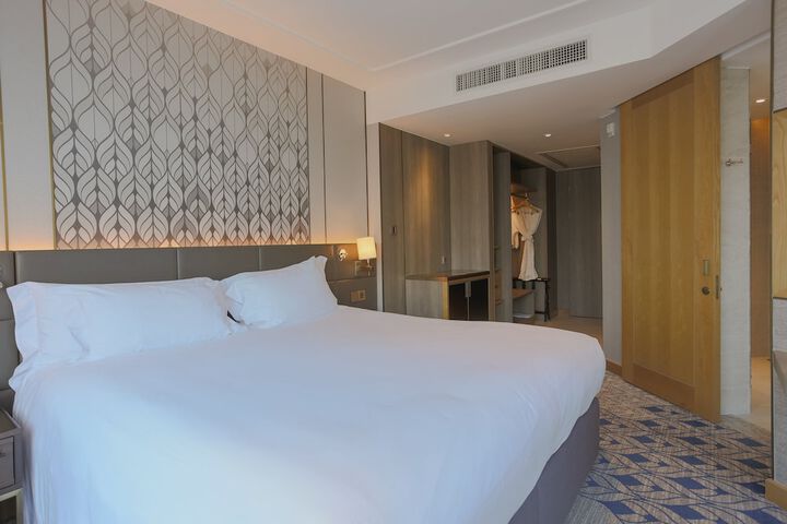 Room 40 of 151