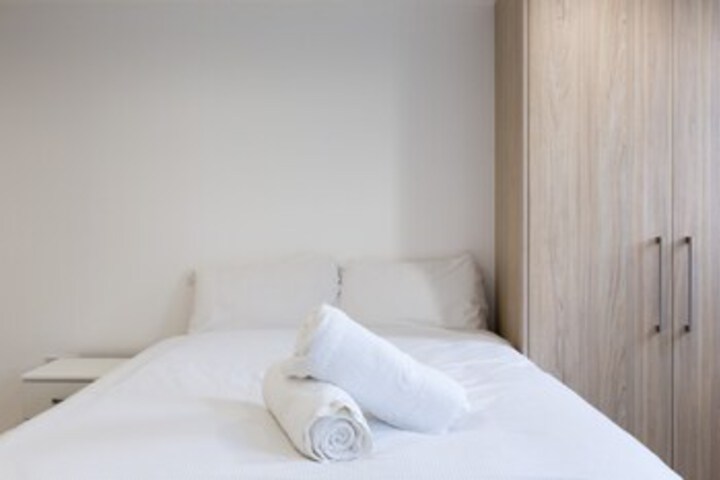 Room 8 of 14