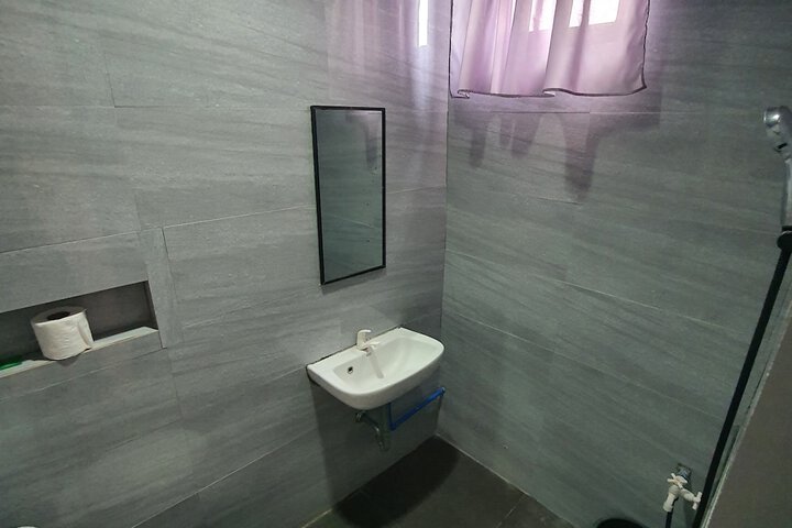 Room 18 of 65
