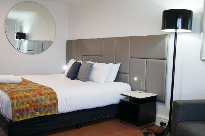 Room 10 of 37