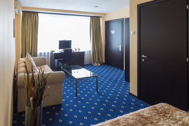 Room 8 of 35