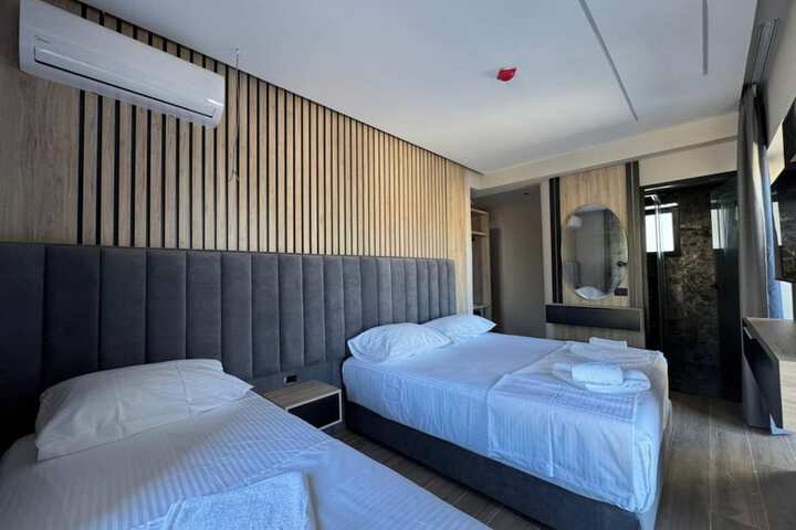 Room 5 of 85