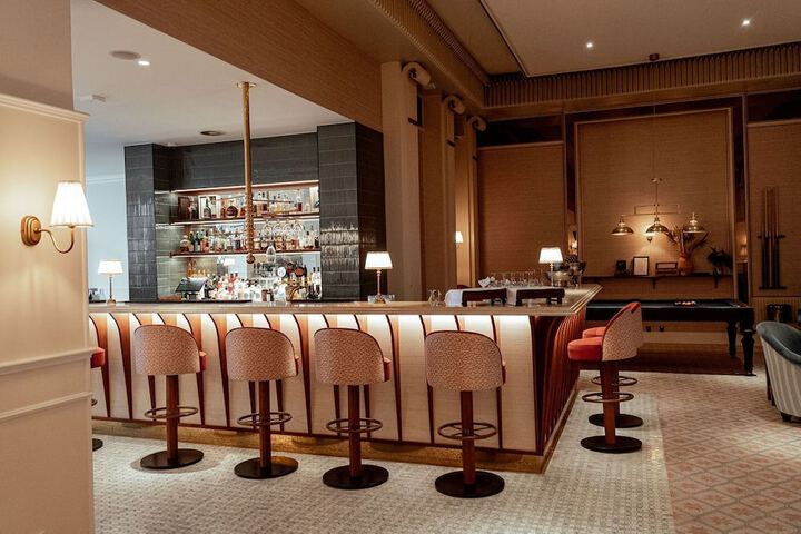 Lounge 75 of 98
