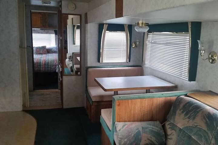 Room 6 of 10