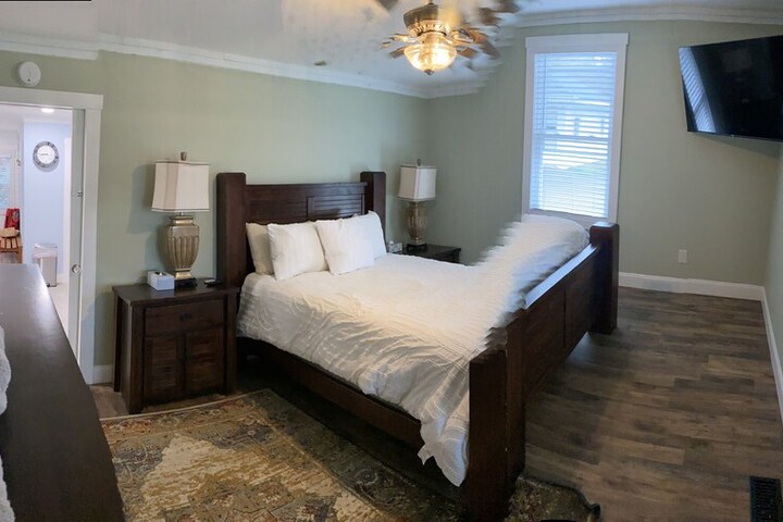 Room 5 of 18