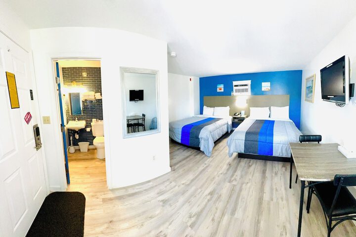 1 Queen Bed (4 of 23)
