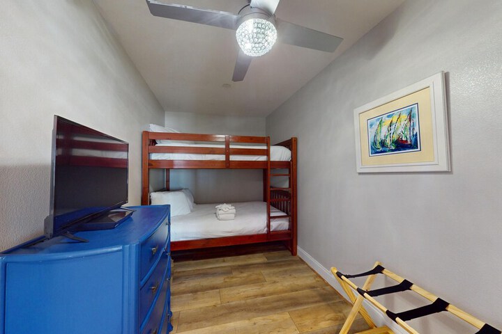 Room 32 of 163