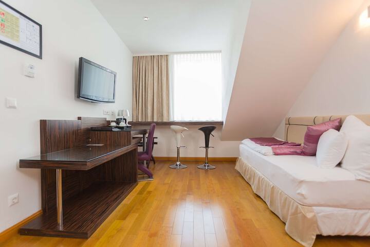 Room 34 of 63