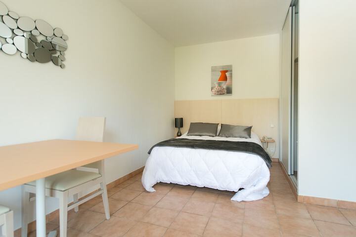 Room 5 of 37
