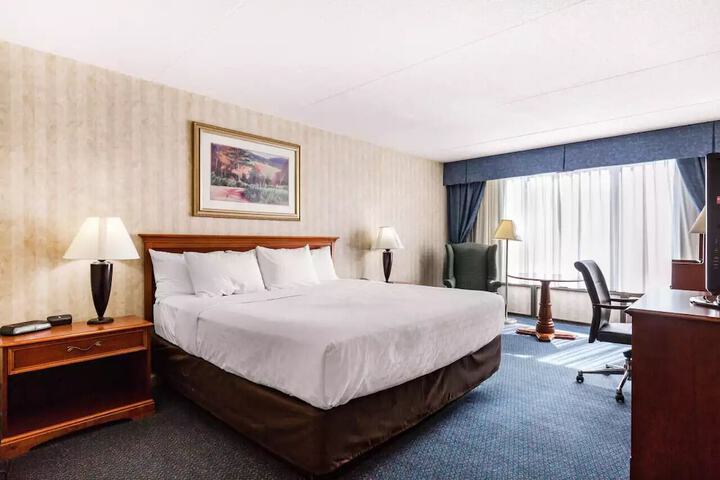 1 King Bed (3 of 3)