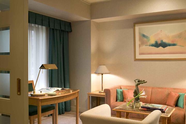 Room 11 of 43