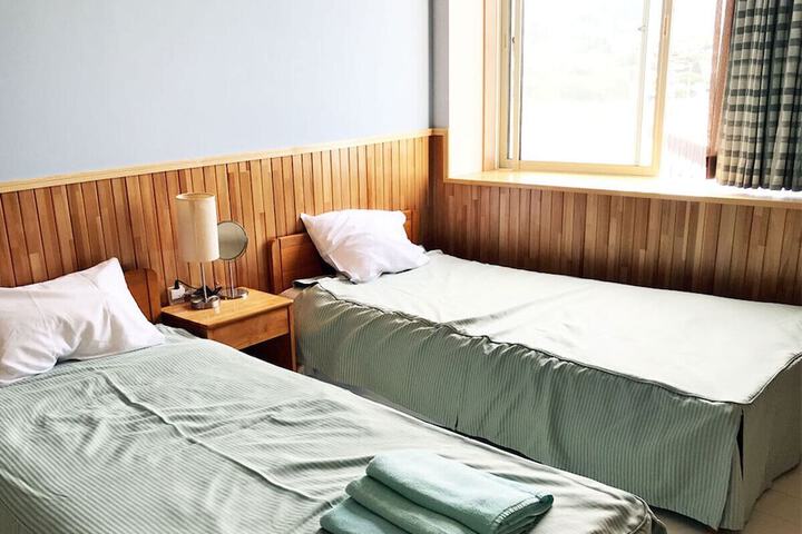 Room 11 of 38